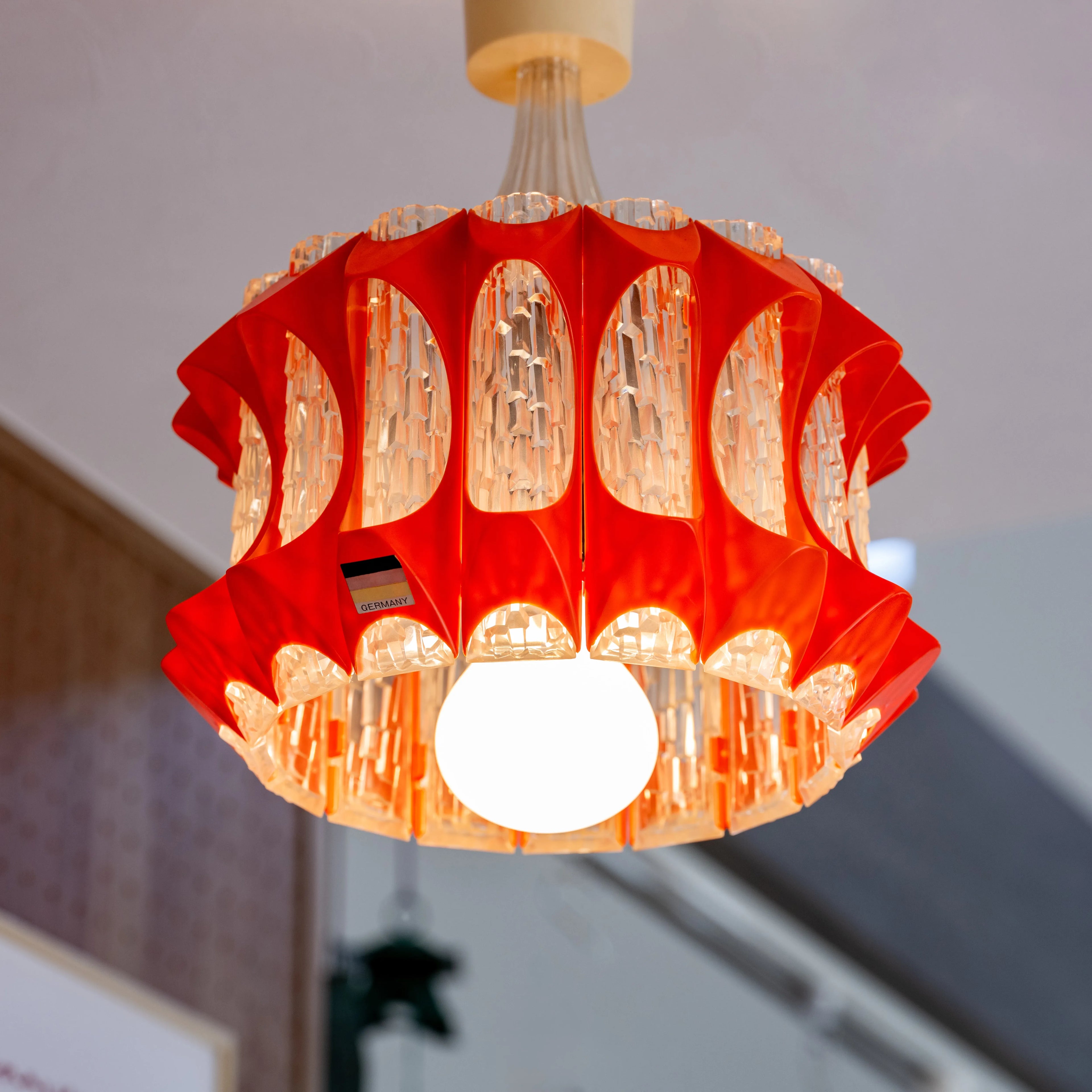 ミッドセンチュリーモダン アクリル製ペンダントライト(レッド)