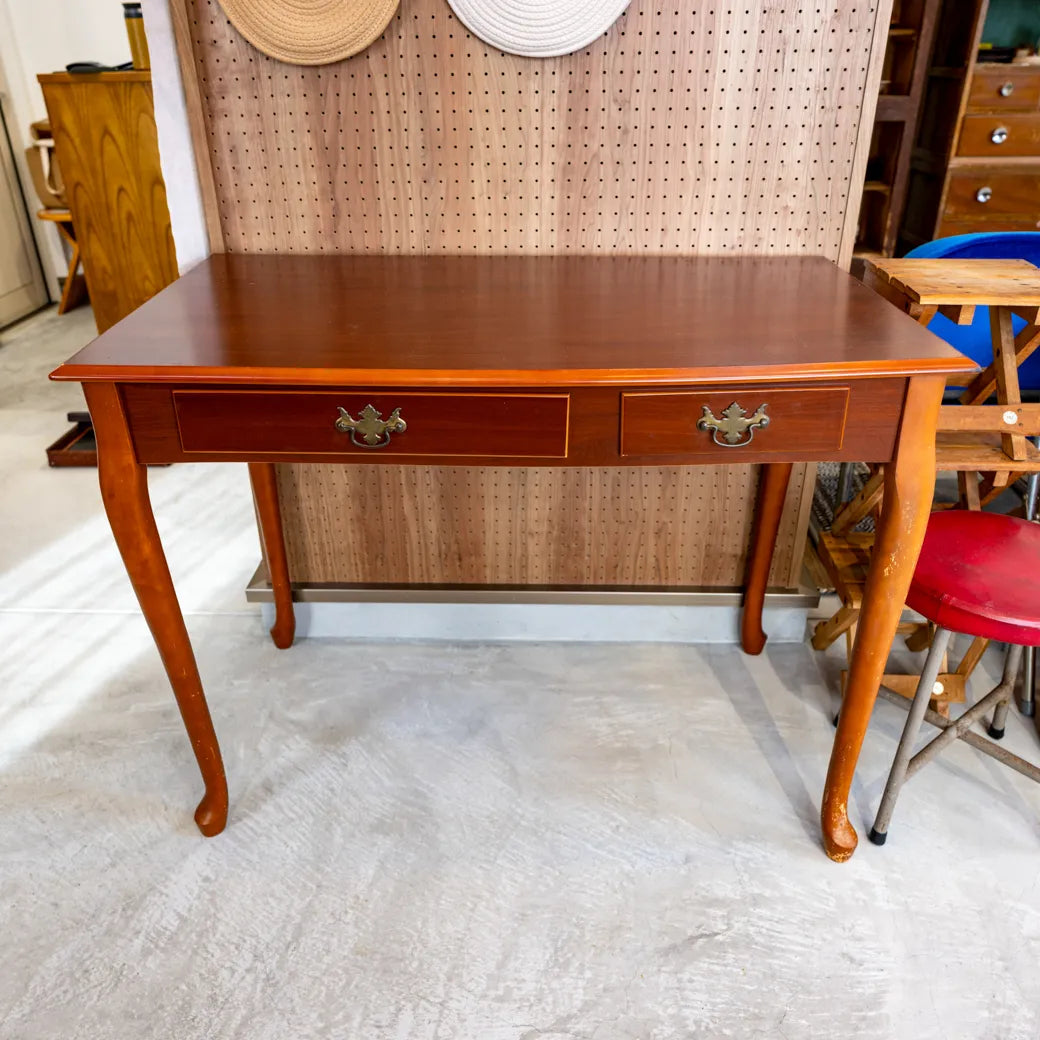 色がとても綺麗な机