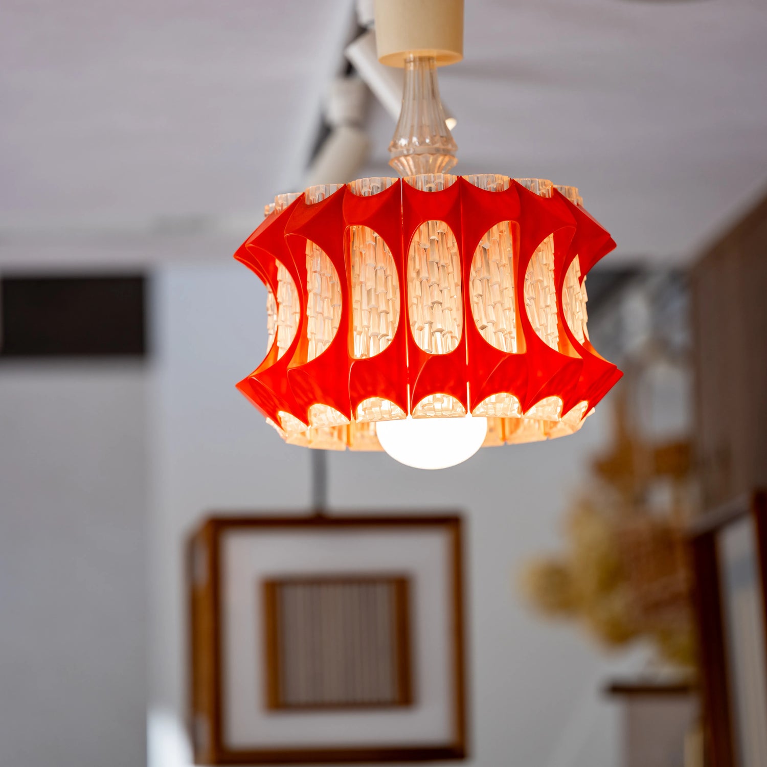 ミッドセンチュリーモダン アクリル製ペンダントライト（レッド）