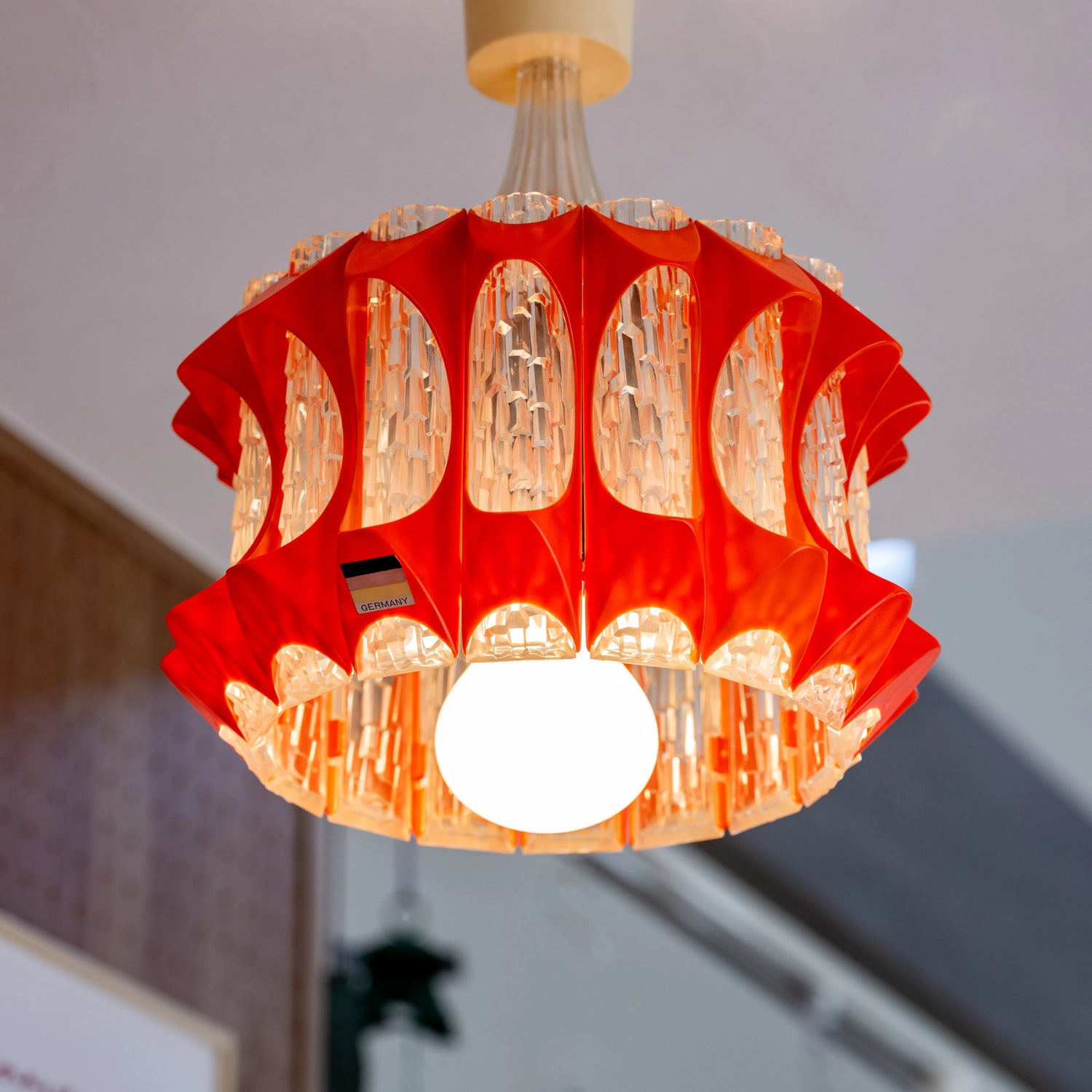 ミッドセンチュリーモダン アクリル製ペンダントライト（レッド）